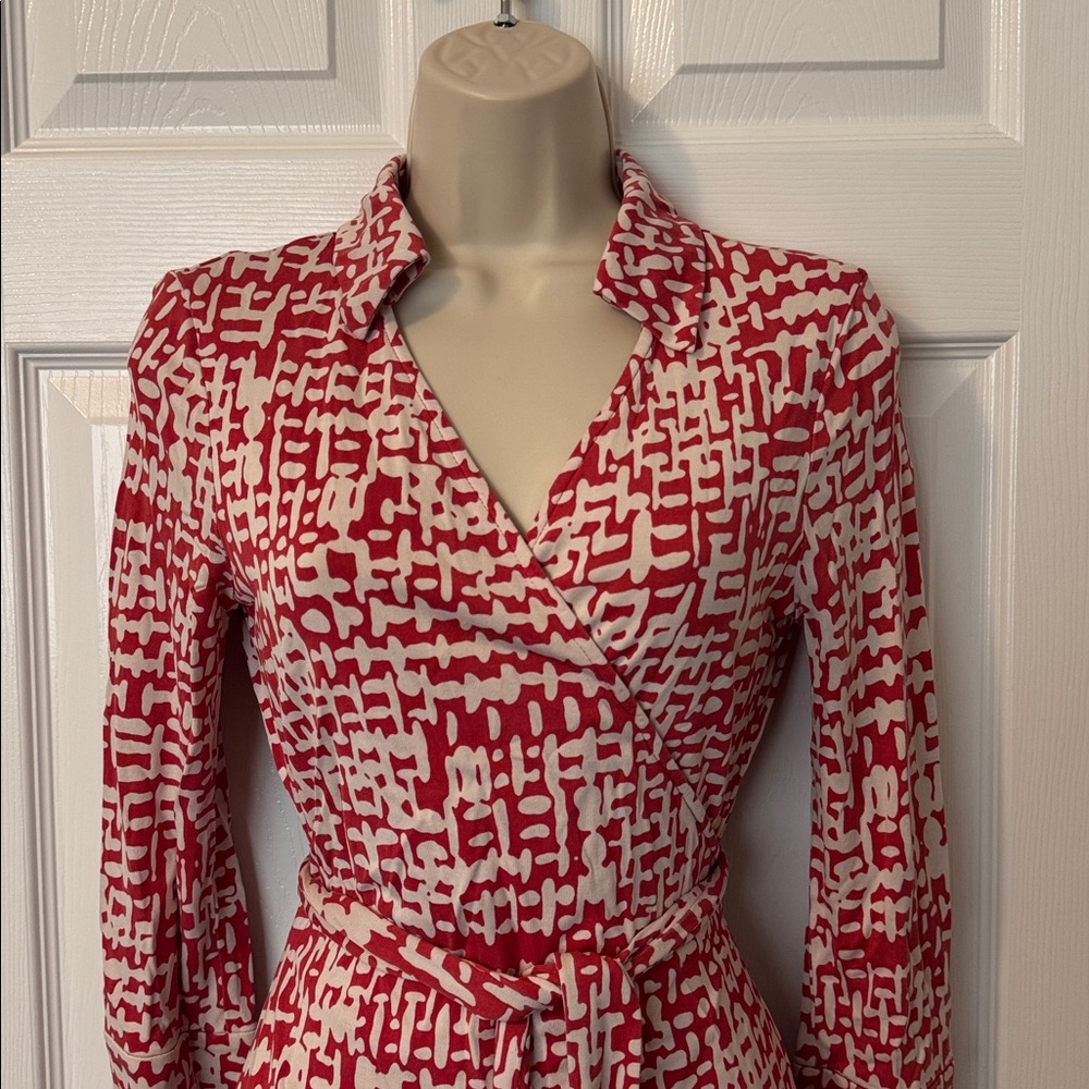 Diane VonFurstenberg vintage wrap dress size 6. - Picture 2 of 6